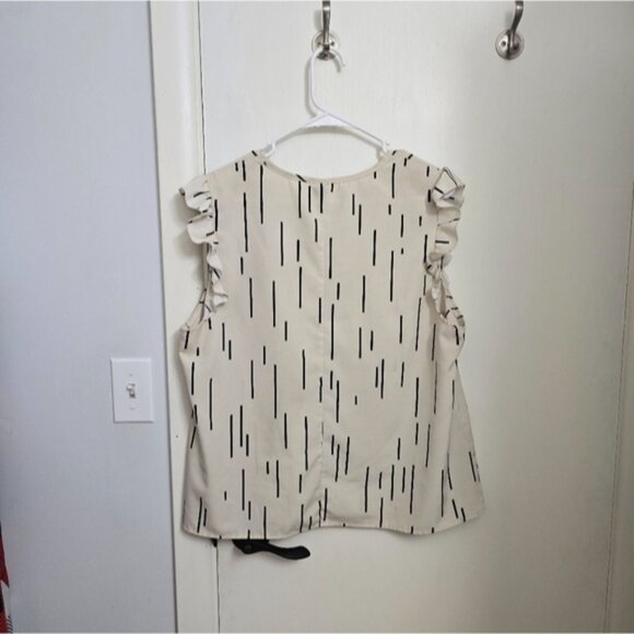 Women's Sleeveless Blouse - Picture 4 of 5